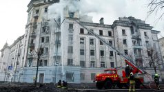 Poškozená budova v Kyjevě